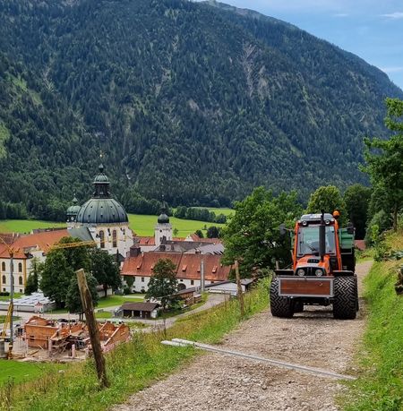 Holder mit Kloster